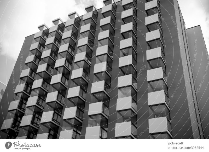Neue Wohneinheit / quadratisch, praktisch, glücklich Neubau Balkon Fassade Quader viele Architektur Berlin Lichtenberg Wohnhochhaus modern gleichförmig