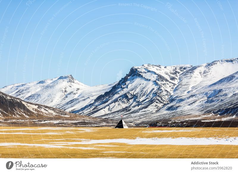 Wigwam im Gebirgstal im Winter Berge u. Gebirge Landschaft Hochland Schnee sonnig Konstruktion wohnbedingt Tal Island kalt malerisch spektakulär idyllisch