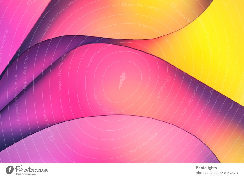 Linien auf pink lila gelb violetten Hintergrund Form geschwungen rot blau Papier Farbfoto Studioaufnahme Nahaufnahme mehrfarbig Muster Strukturen & Formen