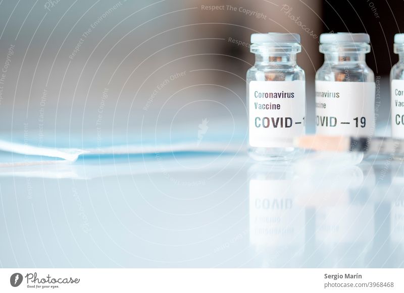 Nobel Coronavirus Covid-19 Impfstoff Ampulle ein illustratives Bild. COVID Korona Virus Behandlung Kur Medikament Einspritzung Schuss Therapie klinisch