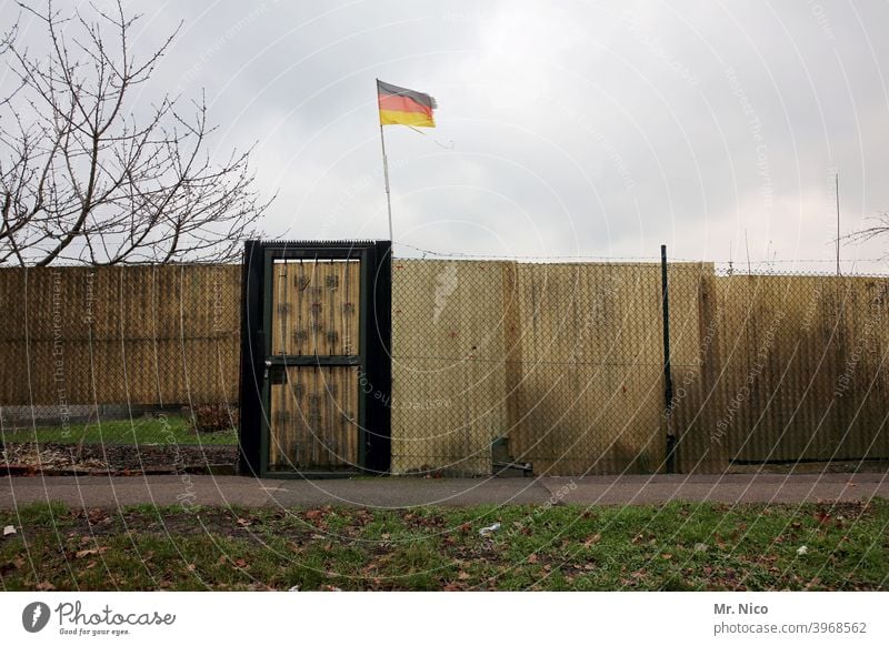 Deutsche Kolonie Deutschland Himmel Wolken Flagge Fahne Deutsche Flagge Wind Patriotismus wehen Nationalflagge schwarz rot gold Politik & Staat Deutschlandfahne