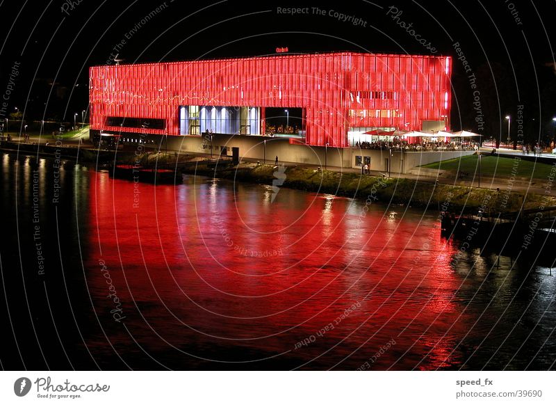 Lentos in Linz Architektur 1sec. Belichtung Blende 8 0 Aufnahme mit Stativ