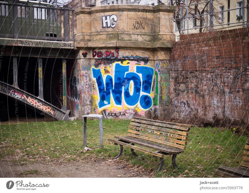Wo! Wenn nicht im Luisenstädtischen Kanal Park Brücke Engelbecken Graffiti Wort Parkbank Straßenkunst Jugendkultur Schmiererei Luisenstädtischer Kanal Berlin