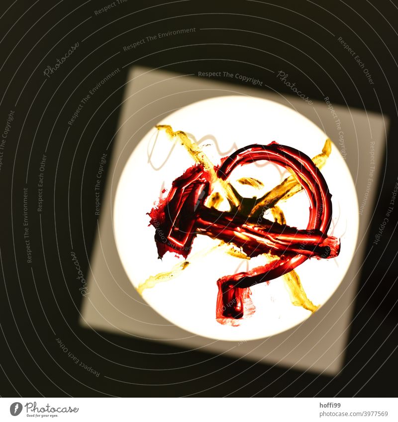 Hammer und Sichel - gemalt Symbole & Metaphern Kommunismus Politik & Staat Sowjetunion Werkzeug Sozialismus Macht Russland Zeichen Revolution