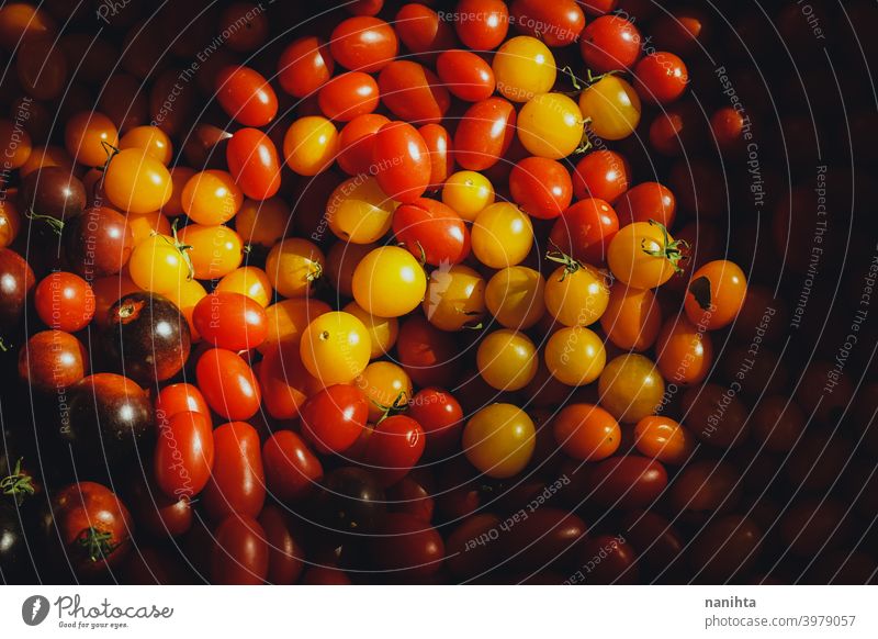 Textur von vielen Kirschtomaten Tomate Tomaten Ernte organisch Biografie Kirsche mischen Varieté Farbe gelb orange Kumato Steigung Ernten Bauernhof Gesundheit