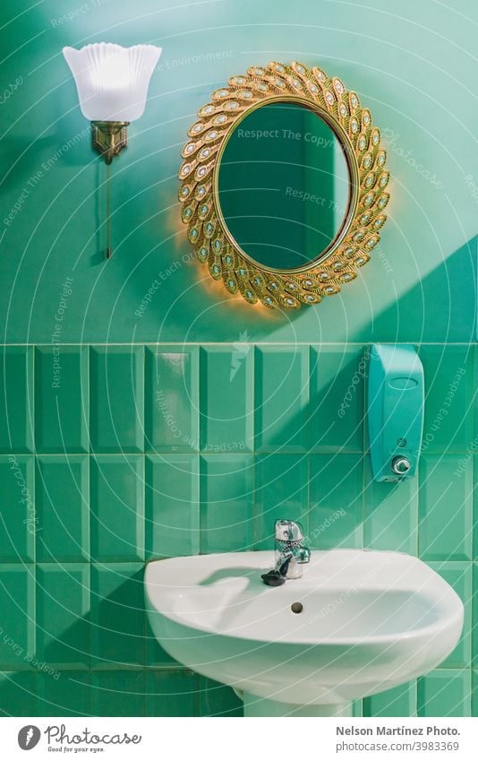 Sehr originelles Badezimmer in einer grünen Farbe. Foto niemand Privilegien Innenbereich Haus heimwärts Design Porzellan Waschraum modern Appartement