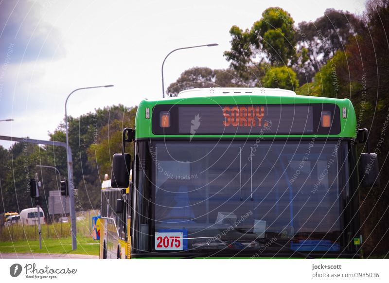 Sorry ☹️  dieser Bus befindet sich in seiner Ruhezeit Linienbus Öffentlicher Personennahverkehr Verkehrsmittel Pause Australien Queensland Straßenbeleuchtung