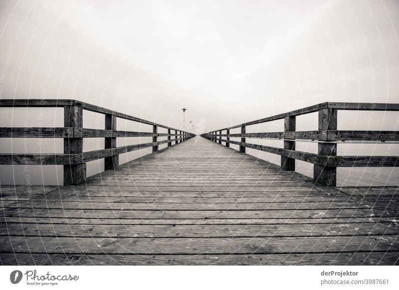 Seebrücke von Ahlbeck auf Usedom im Winter III Meeresküste einen Spaziergang machen Ferien & Urlaub & Reisen entdecken Ausflugsziel Wellen Wellengang