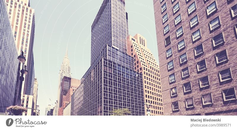 Retro stilisiertes Bild von alten und modernen New York City Architektur, USA. New York State Großstadt Gebäude Wolkenkratzer Stadtmitte Business Manhattan