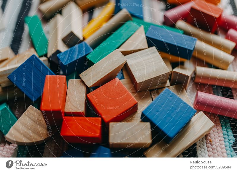 Geometrisches Holzspielzeug Geometrie Holzblöcke Spielzeug Bildung lehrreich Freude Blöcke klein Kindergarten mehrfarbig Kindheit Vorschule Schule Spielen