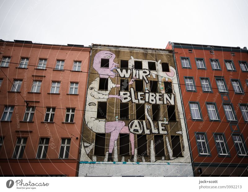 Ex - Wir Bleiben Alle Besetztes Haus Berlin-Mitte Leerstand Fassade bemalt Straßenkunst wir bleiben alle Häuserzeile soziale netzwerke Brunnenstraße Solidarität