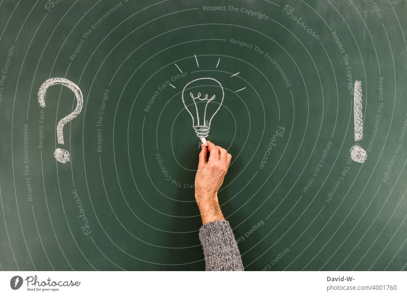 Frage - Idee - Antwort Lösung Tafel Kreide Lösungsweg lösungsvorschlag Glühbirne Erfolgsaussicht Erfolgskonzept kreativ Denken