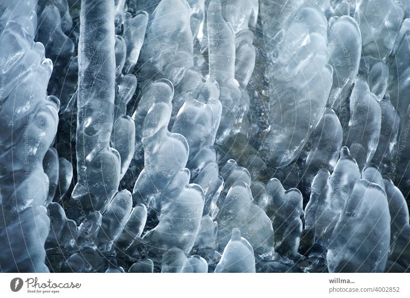 Frostbeulen Eis Eiszapfen kalt eiskalt Minusgrade gefroren Winter Stalagmiten Farbfoto