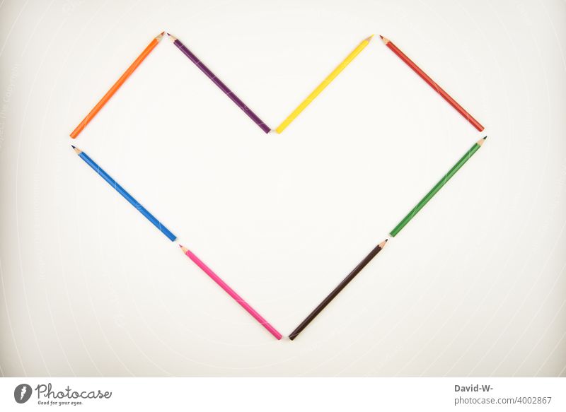 ein Herz aus Buntstiften Malen Leidenschaft Kunst Kreativität Liebe Stifte Schule bunt Romantik Form konzept