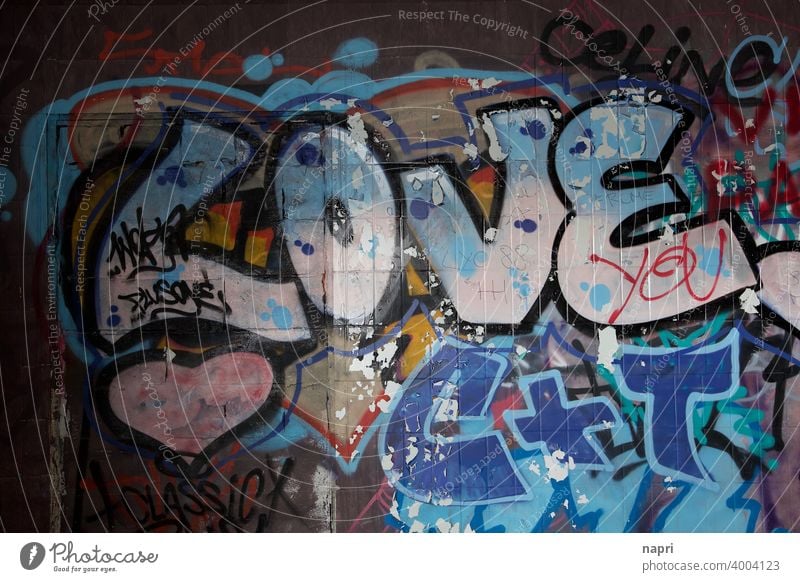 LOVE - Graffiti auf Wand in verlassenem Gebäude Love Liebe Liebeserklärung Gefühle Liebesgruß Herz Liebesbekundung Romantik Partnerschaft Zusammensein