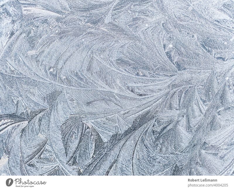 Frost auf einer Oberfläche, Eiskristalle Scheibe Fenster Metall eingefroren Hintergrund abstrakt Winter Schnee blau Wasser Jahreszeit eisig Schneeflocke alt