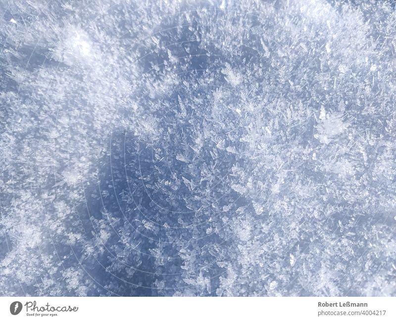 Nahaufnahme von Schnee und Eiskristallen eiskristalle schnee winter erkältung weiß beschaffenheit natur blau frost abstrakt jahreszeit gefroren himmel wetter