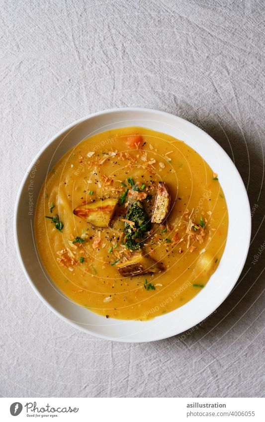 Suppe mit Toppings Foodfotografie topping orange Karotte Kartoffelsuppe Pesto Röstzwiebel Gemüse Ernährung Gesunde Ernährung Vegetarische Ernährung
