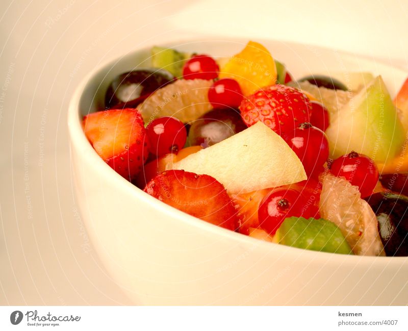 +++++ VITAMIN A, B, C, D +++++ Obstsalat Vitamin Weintrauben Ernährung Frucht Erdbeeren Apfel