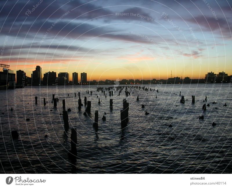 Stille Wasser New York City Sonnenuntergang Nacht Meer schwarz Vancouver 11. September Pfosten blau USA
