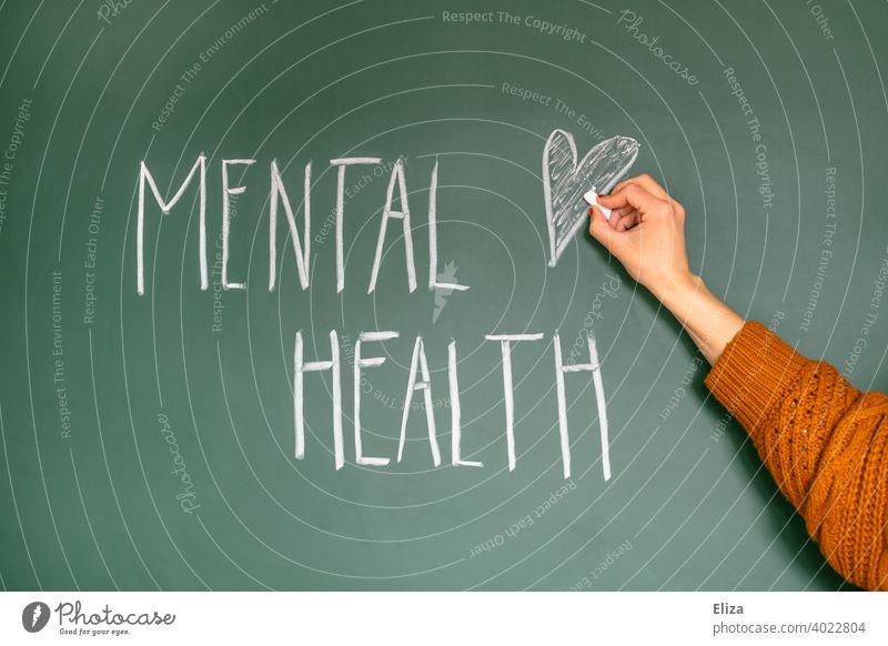 Thema Mentale Gesundheit Mental Health Psyche mental psychische Gesundheit Therapie Selbstliebe Hilfe Psychohygiene geschrieben Konzept Tafel Herz wichtig