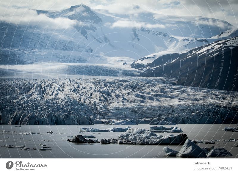Ice, Clouds & Water Natur Landschaft Urelemente Wasser Wolken Eis Frost Felsen Berge u. Gebirge Schneebedeckte Gipfel Gletscher Seeufer blau schwarz weiß