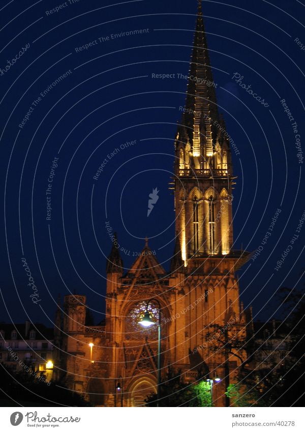 Kirche in der Nacht Langzeitbelichtung historisch Bauwerk Religion & Glaube Dom