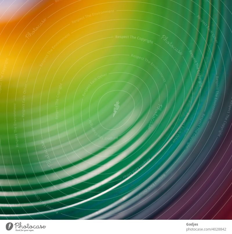 Hintergrund in Regenbogenfarben regenbogenfarben Farbe mehrfarbig Spektralfarbe Nahaufnahme Menschenleer Spirale Farbfoto rot blau gelb Licht spektral