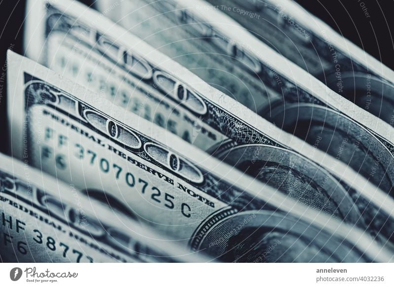 Amerikanische Dollarscheine als Finanz- und Anlagekonzept, Makro 100 amerika Amerikaner authentisch Bank Banking Banknote Rechnung Rechnungen blau Business