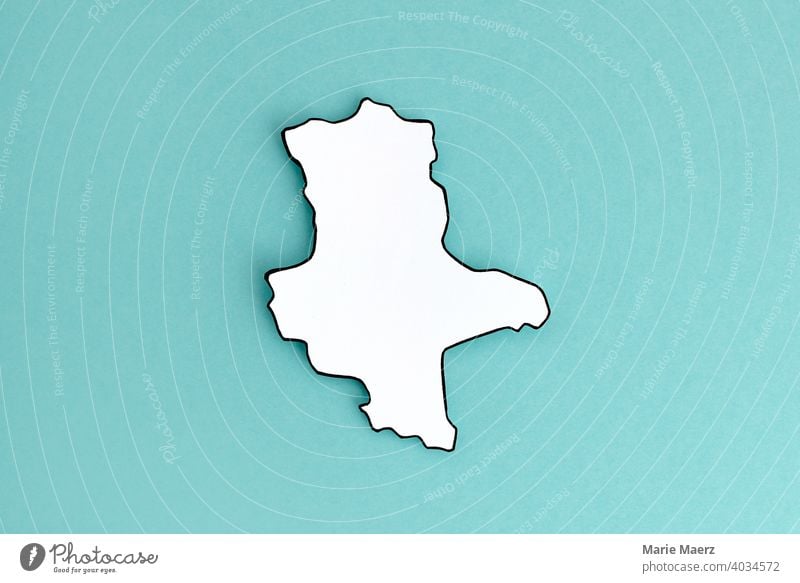 Bundesland Sachsen-Anhalt als Papier-Silhouette Deutschland Land Karte Design minimalistisch Papierschnitt neutral Hintergrundbild einfach weiß