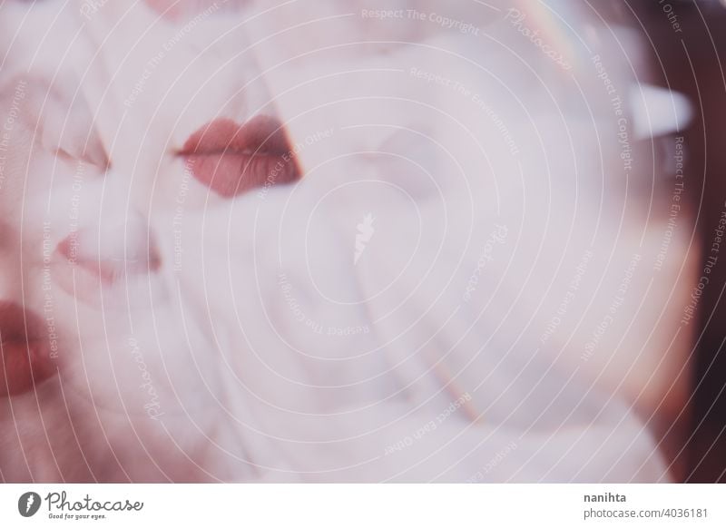 Verzerrtes Bild einer jungen Frau Gesicht Blick durch ein Prisma Schönheit abstrakt Lippen Make-up zusammenstellen Reflexion & Spiegelung reflektiert Verzerrung