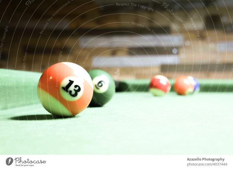 Billianrs Bälle auf einem grünen Tisch Aktion Ziel Hintergrund Ball Billard schwarz Pause Meister Meisterschaft Farbe farbig farbenfroh Konkurrenz