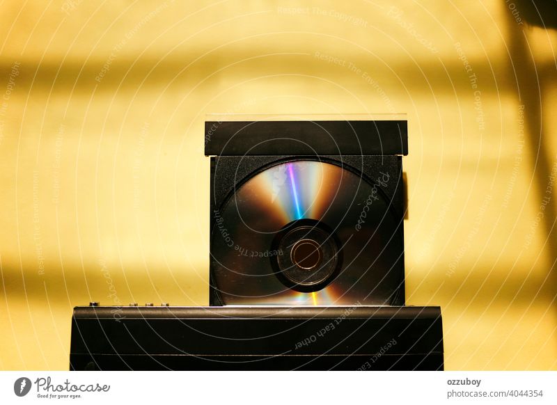 nahaufnahme eines vcd- oder dvd-spielers mit offenem fach Technik & Technologie digital Compact Disc Spieler Audio Klang Aufzeichnen CD Player Scheibe Musik