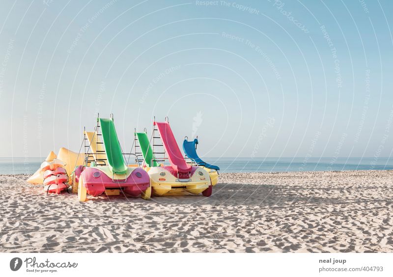 Tourismus – Serviervorschlag Freude Ferien & Urlaub & Reisen Sommerurlaub Strand Wassersport Wolkenloser Himmel Portugal Spielzeug Schwimmen & Baden Spielen