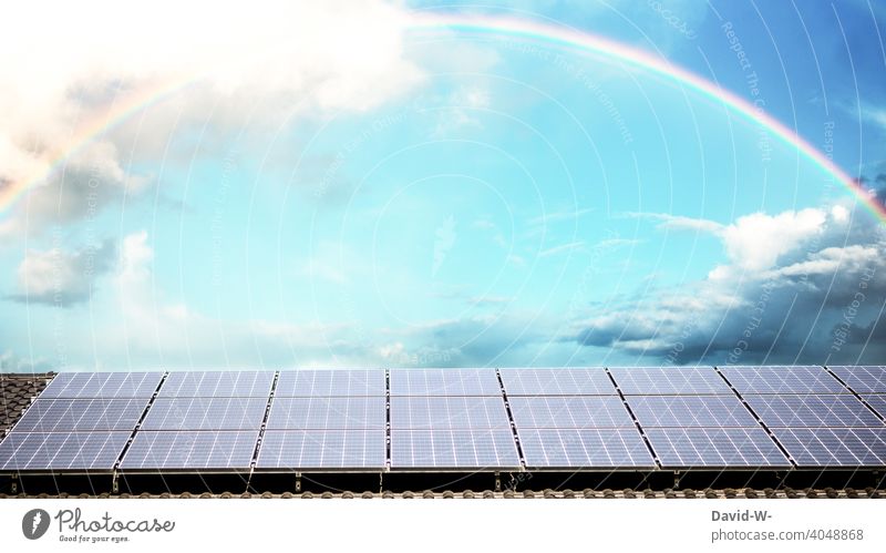 erneuerbare Energien - Solarzellen / Photovoltaikanlage bei schönem Wetter auf einem Dach Erneuerbare Energie Solarenergie Energiewirtschaft Sonnenschein Klima