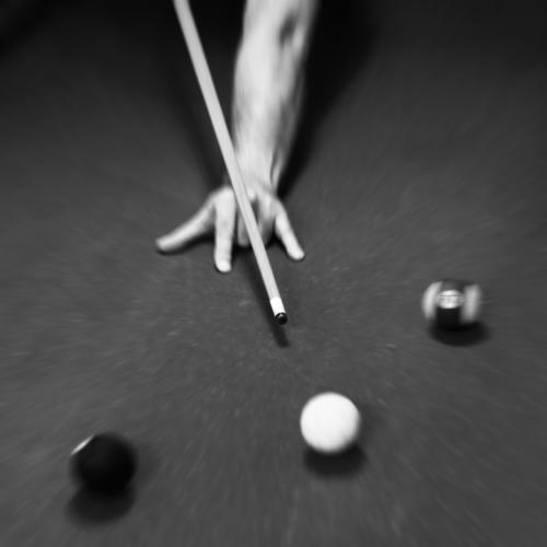 Bump 'n' Roll Billiard Billiardtisch kugeln hand Queue zielen spielen freizeit Unterhaltung konzentration sport anspannung planen Kimme handrücken bewegung