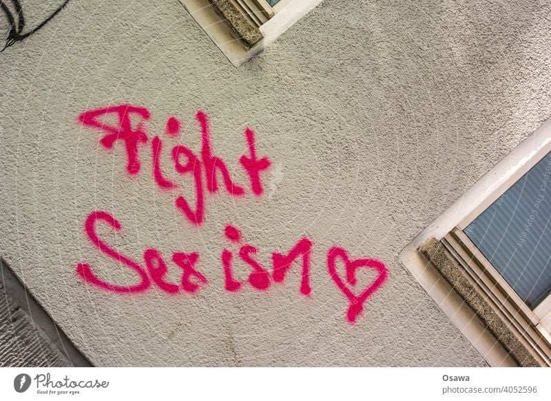 Fight Sexism Sexismus Gleichstellung Gleichberechtigung Detailaufnahme Design urban Wandmalereien Schrift Farbfoto Jugendkultur Kreativität Buchstaben Kultur