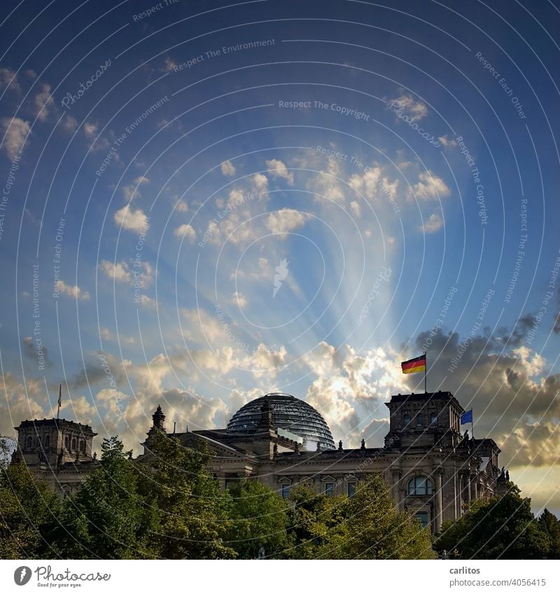 Berlin | Reichstagsgebäude mit Geistesblitz Deutschland Bundestag Regierung Kuppel Norman Foster Flagge Fahnenmast Schwarz Rot Gold Deutsche Flagge