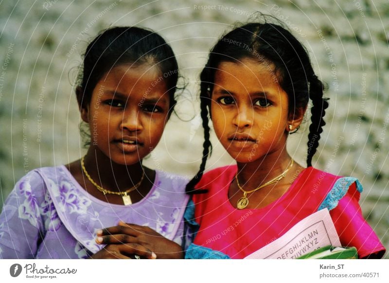 Malediven - Schulmädchen Mädchen Kind Zopf Ferien & Urlaub & Reisen einheimisch Schule