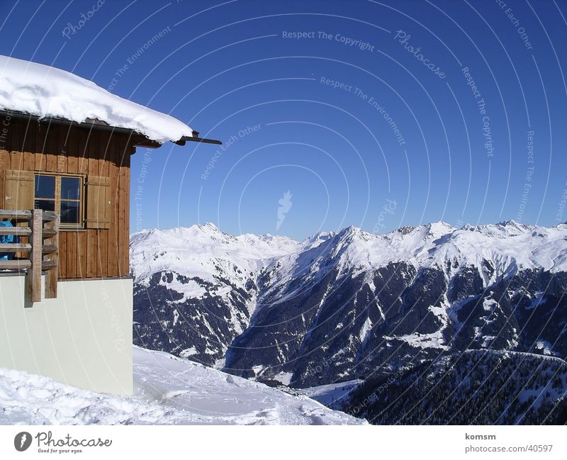 Hütte Montafon Österreich Winter Berge u. Gebirge Schee Himmel blau Après-Ski Board