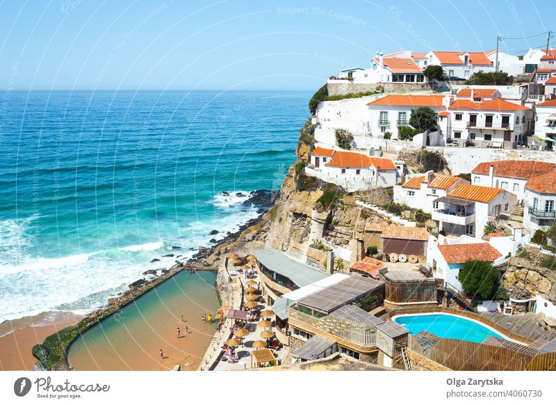 Eine schöne Küstenstadt in Portugal. Architektur Klippe reisen Ansicht Dorf atlantisch Strand Lissabon Meer Portugiesisch Landschaft malerisch MEER Seeküste