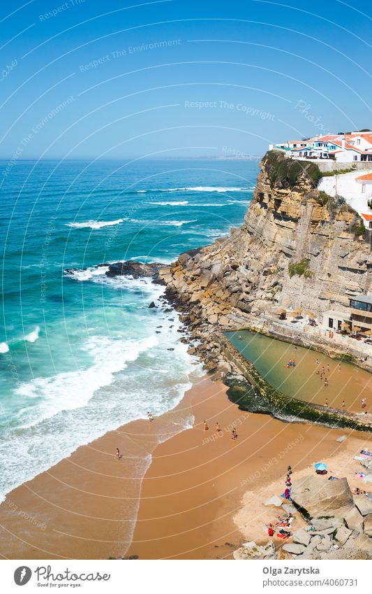 Eine schöne Küstenstadt in Portugal. Blick auf das Meer. Architektur Klippe reisen Ansicht Dorf atlantisch Strand Lissabon Portugiesisch Landschaft malerisch