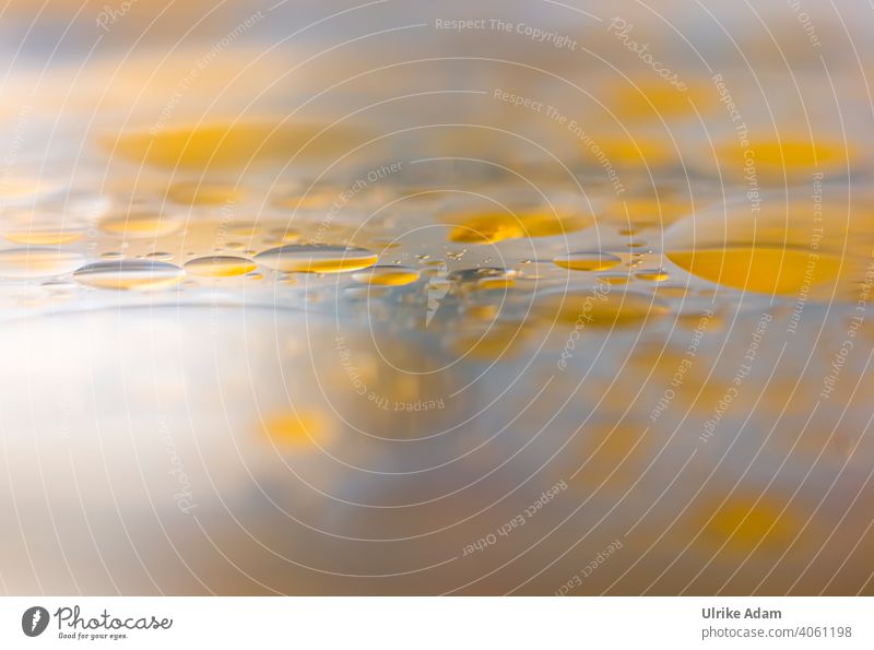 Öl auf Wasser Hintergrund Gelb Weich Zart Abstrakt abstrakt Nahaufnahme Detailaufnahme Menschenleer zart Strukturen & Formen Unschärfe weich Farbfoto