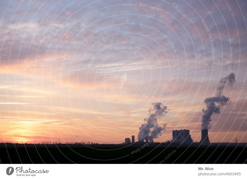 Kraftwerk Kühlturm Kohlekraftwerk Umweltschutz Schornstein Klima Klimawandel Umweltverschmutzung Industrieanlage CO2-Ausstoß Emission Erneuerbare Energie