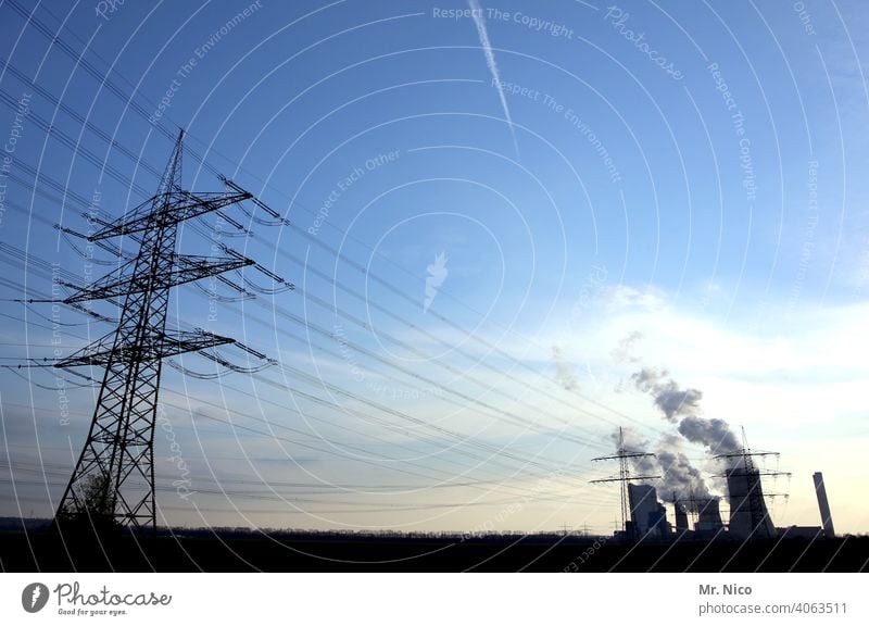 Energieverbindung Überlandleitung Hochspannungsmast Klima Konstruktion Strom Energiekrise Technik & Technologie Kabel Übertragung Volt Kraft Himmel Ökologie