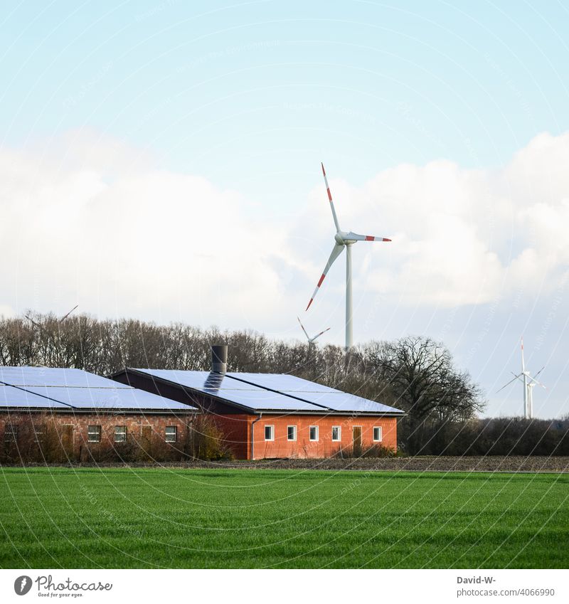 Erneuerbare Energien - Photovoltaikaikanlage und Windräder Energiequellen Solarenergie Windenergie Solarzellen Nachhaltigkeit Sonnenenergie regenerativ