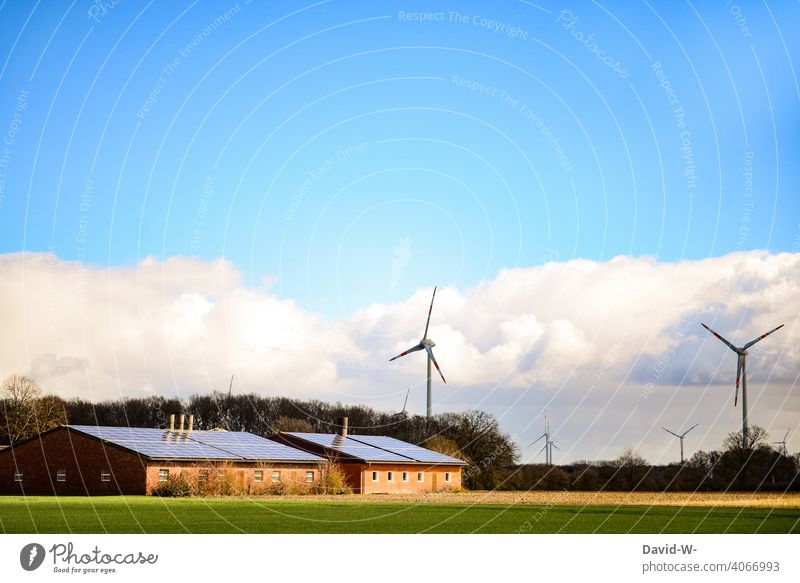 Erneuerbare Energien - Solarenergie durch Solarzellen und Windenergie durch Windräder Energiequellen Nachhaltigkeit Photovoltaik Sonnenenergie regenerativ