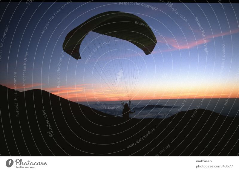 Sillhouette Gleitschirmfliegen Sonnenuntergang Hawaii Nacht Extremsport Paragleiter Mauna Kea Erstbefliegung Dämerung wolfman wk@weshotu.com