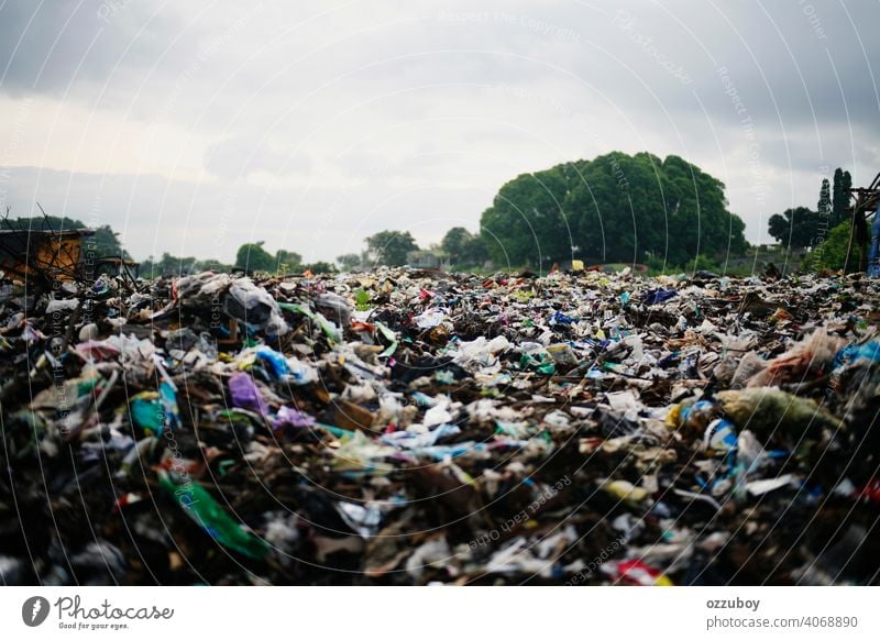 Mülldeponie Verschmutzung Deponie Umwelt Müllhalde Abfall Entsorgung dreckig Kunststoff Ökologie Haufen Trödel wiederverwerten Recycling Industrie