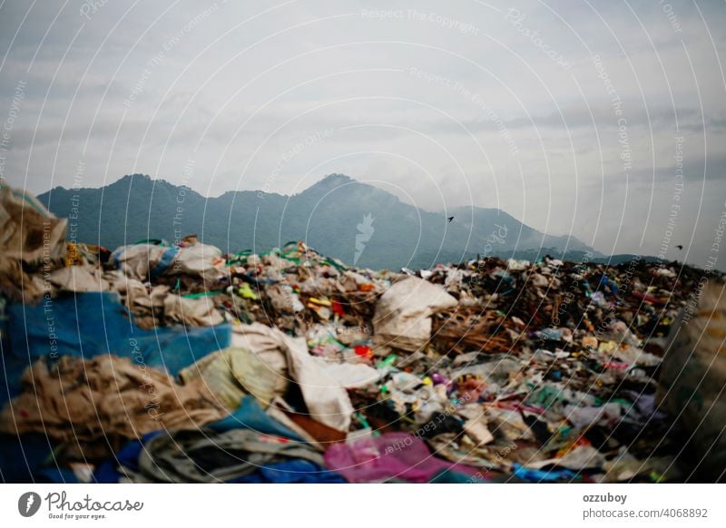 Mülldeponie Verschmutzung Deponie Umwelt Müllhalde Abfall Entsorgung dreckig Kunststoff Ökologie Haufen Trödel wiederverwerten Recycling Industrie